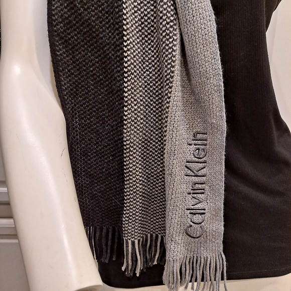 Calvin Klein Two Tone Black and Gray Ultra Soft Acrylic Knit Scarf With Fringe - Picture 2 of 6